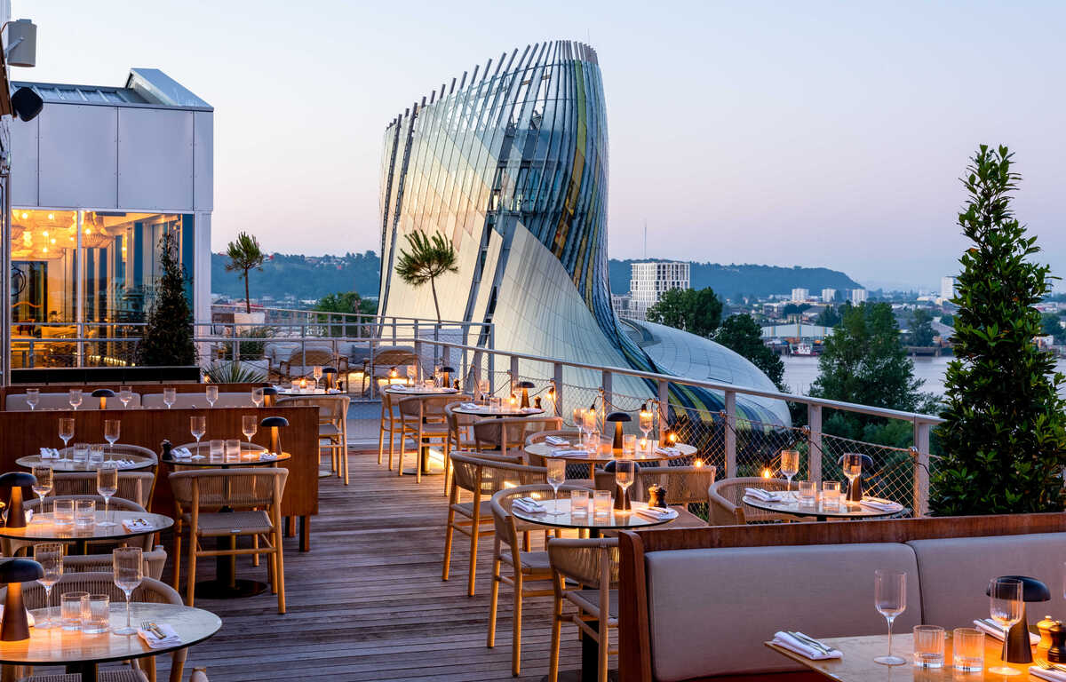 1200x768_terrasse-restaurant-gina-neuvieme-etage-lhotel-renaissance-bordeaux.jpeg